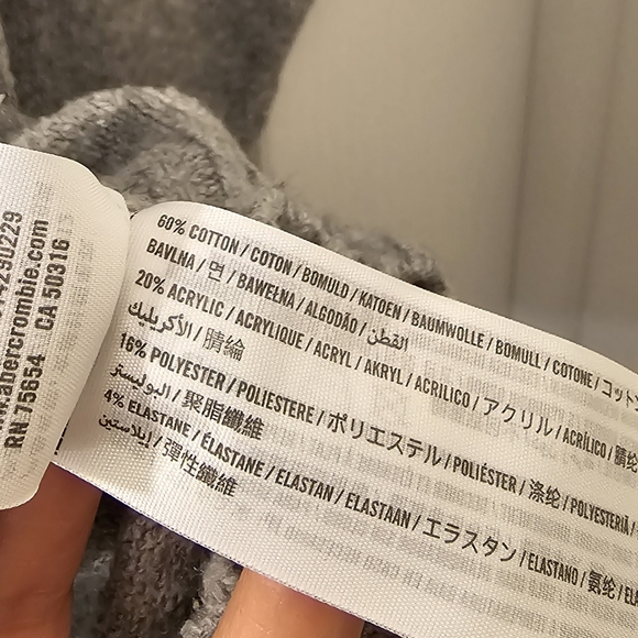 Oversized Hollister Sweater | Size Medium - Picture 6 of 8